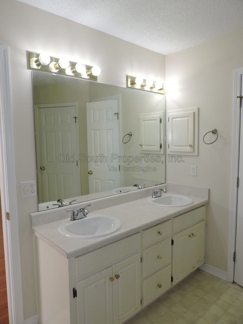 Four bedroom home near Navy Federal Complex! property image