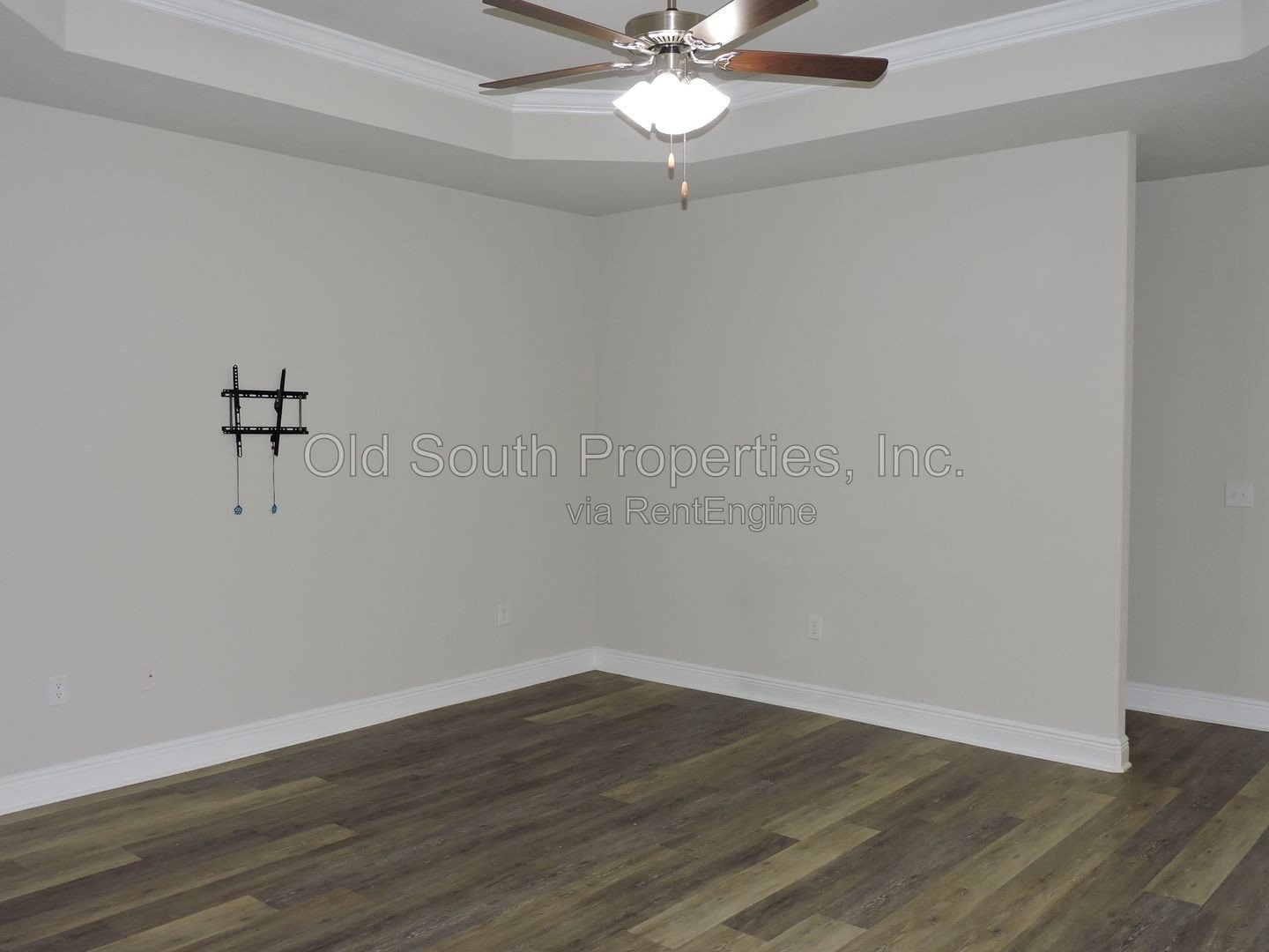 Convenient to schools & shopping! property image