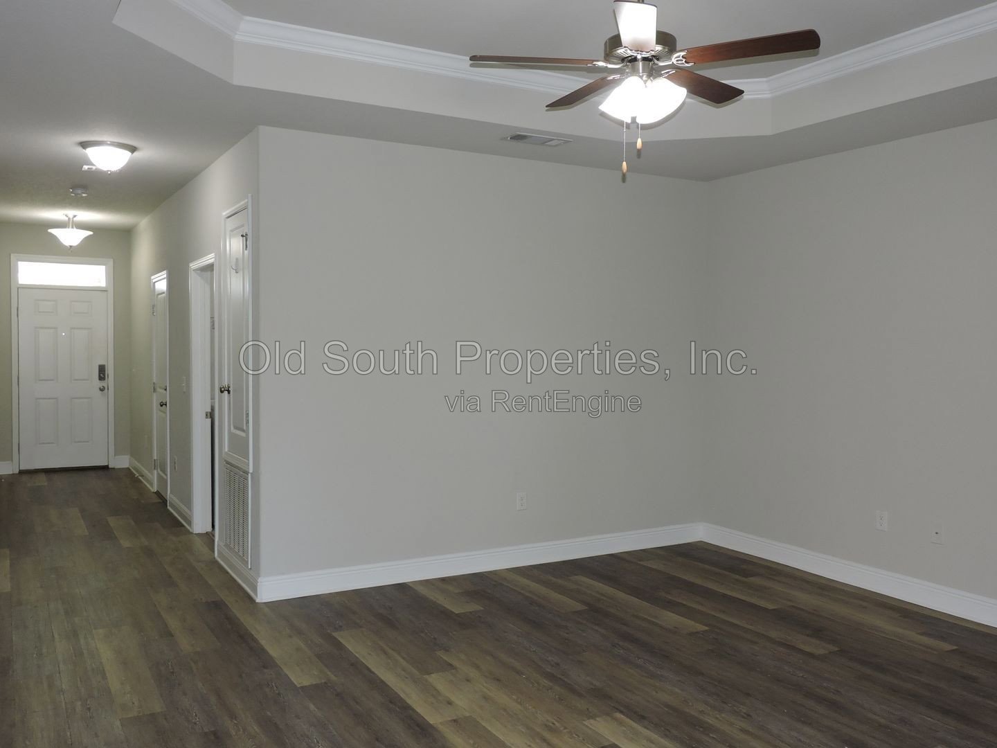 Convenient to schools & shopping! property image