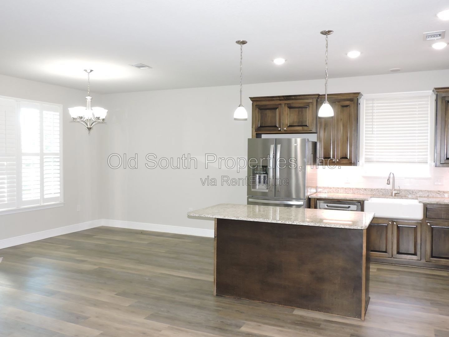 Convenient to schools & shopping! property image