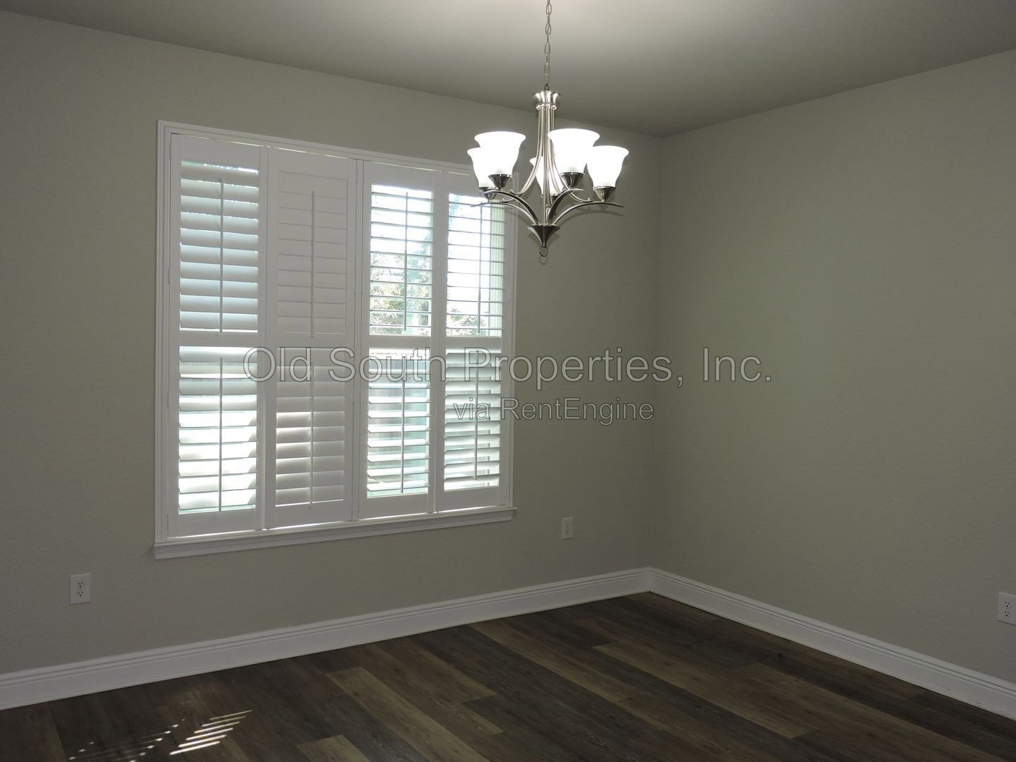 Convenient to schools & shopping! property image