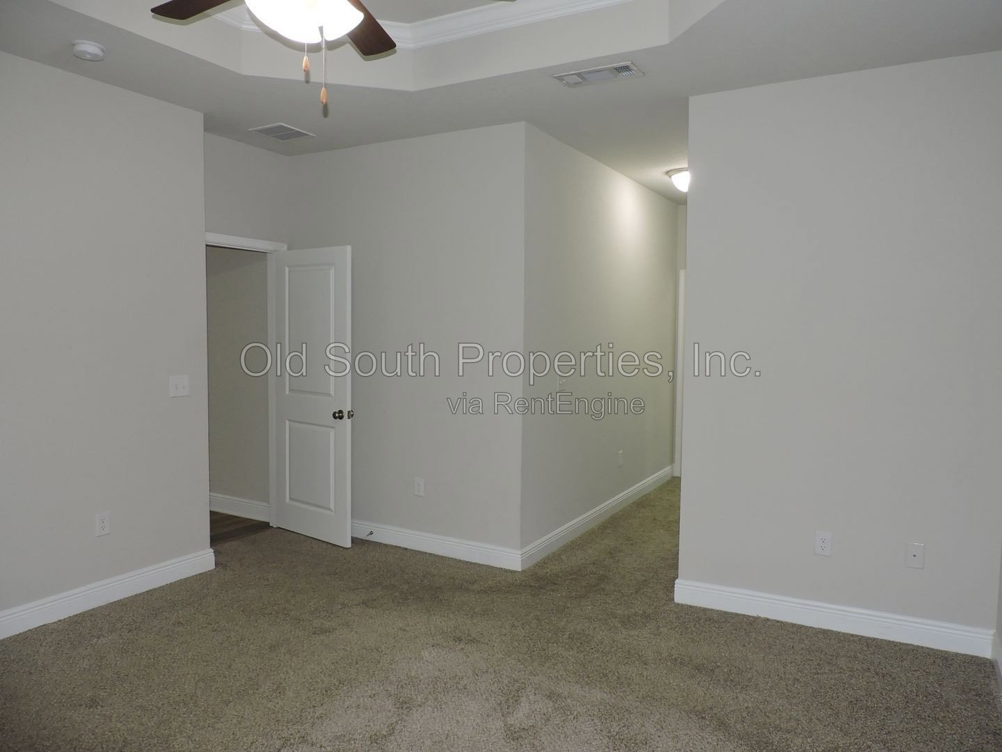 Convenient to schools & shopping! property image