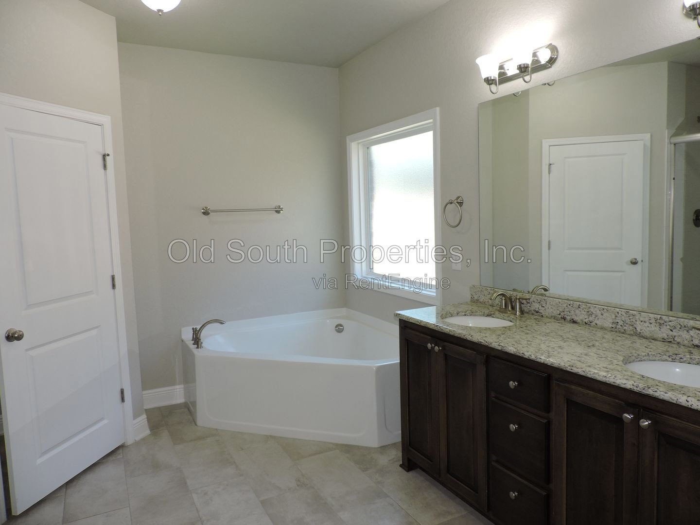 Convenient to schools & shopping! property image