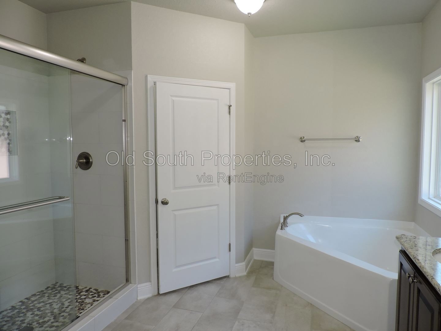 Convenient to schools & shopping! property image