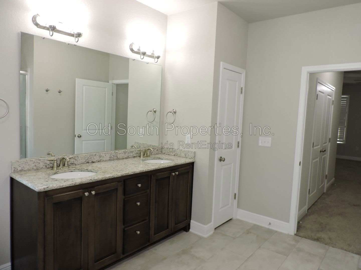 Convenient to schools & shopping! property image