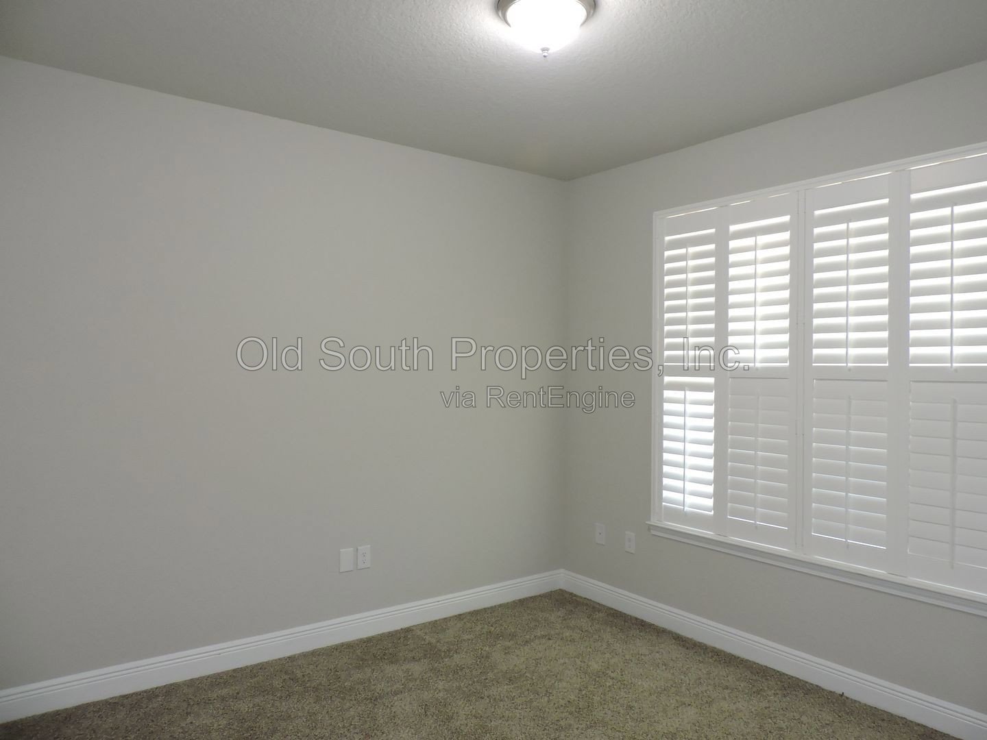 Convenient to schools & shopping! property image