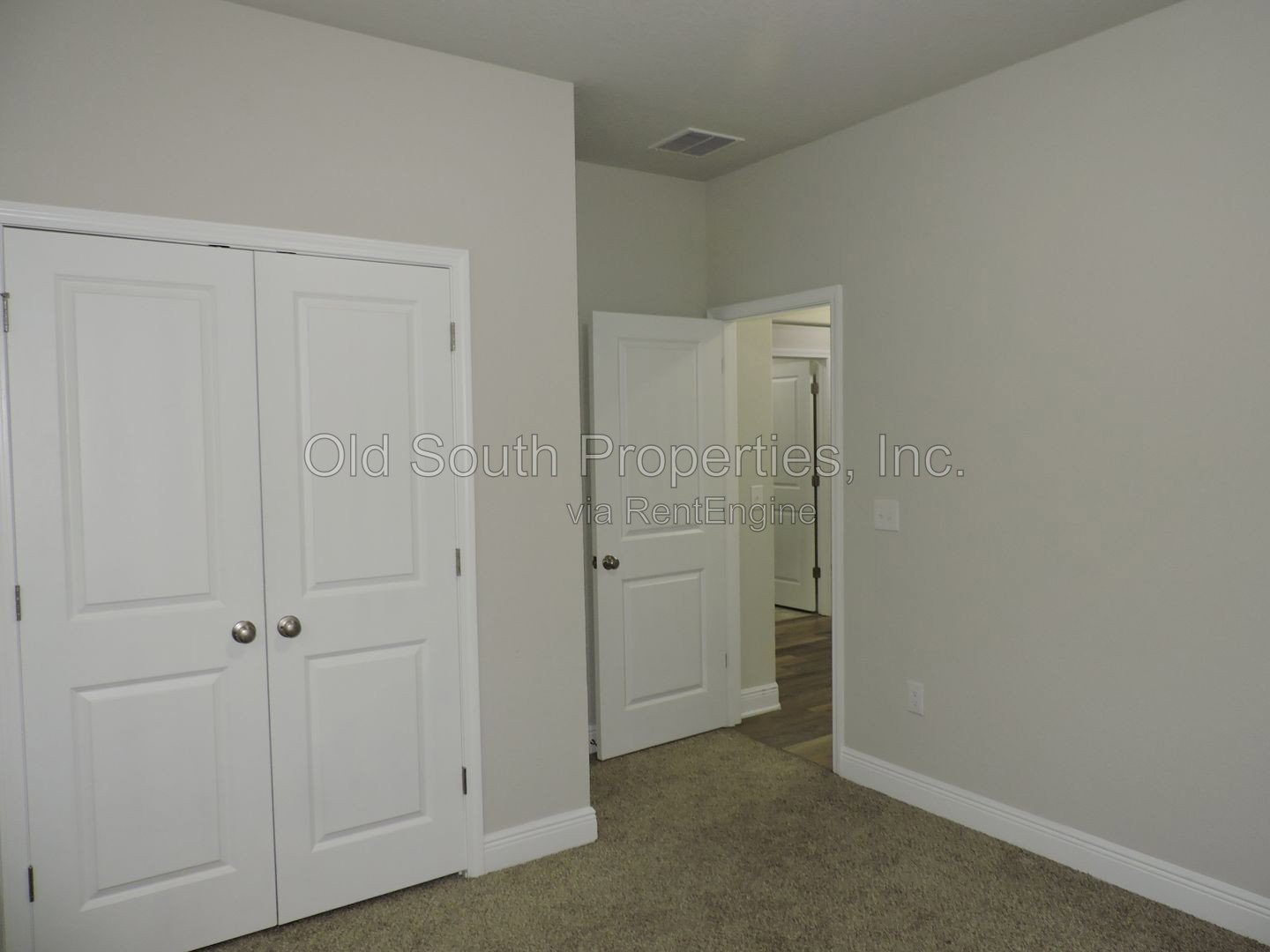 Convenient to schools & shopping! property image