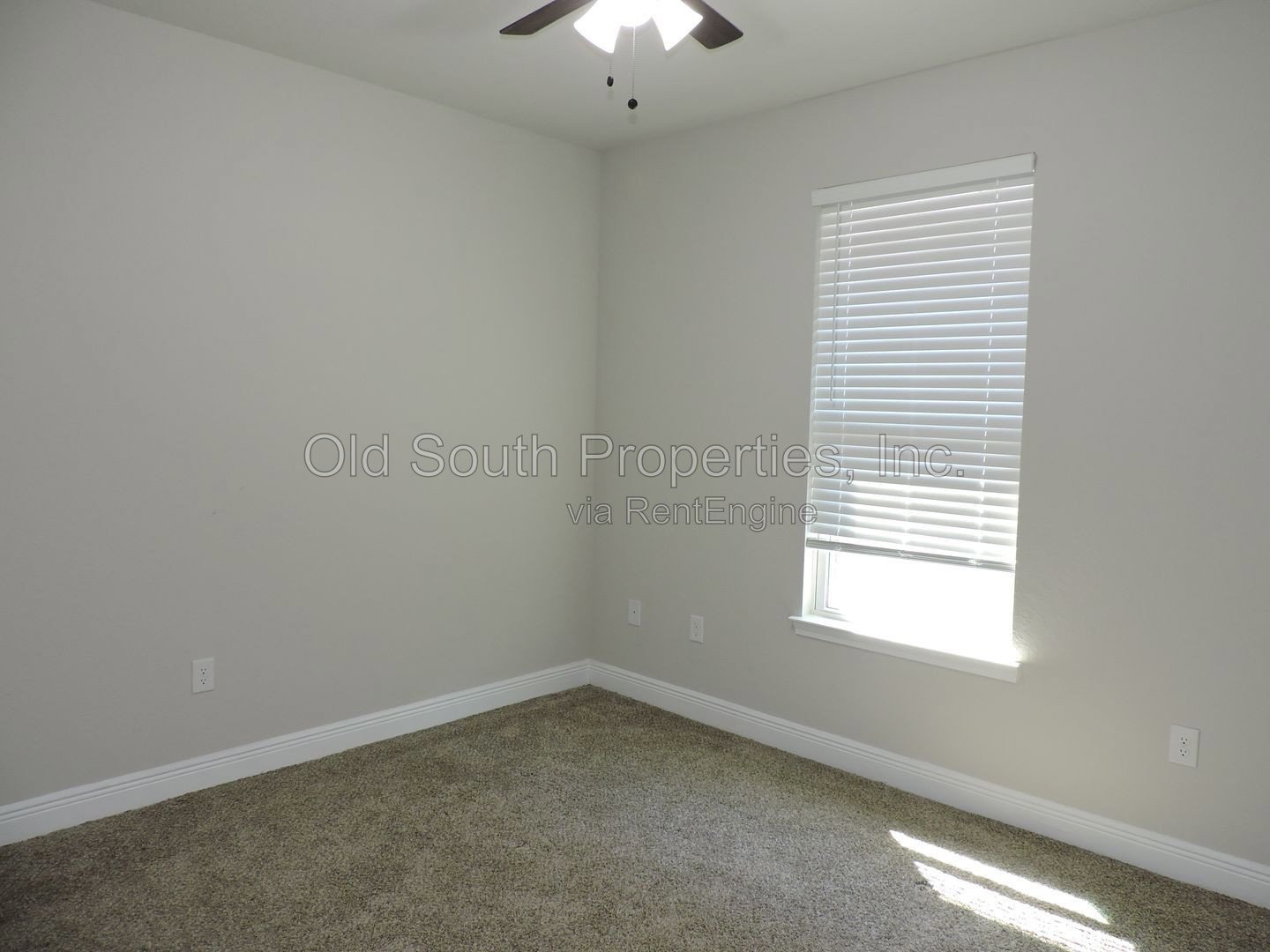 Convenient to schools & shopping! property image