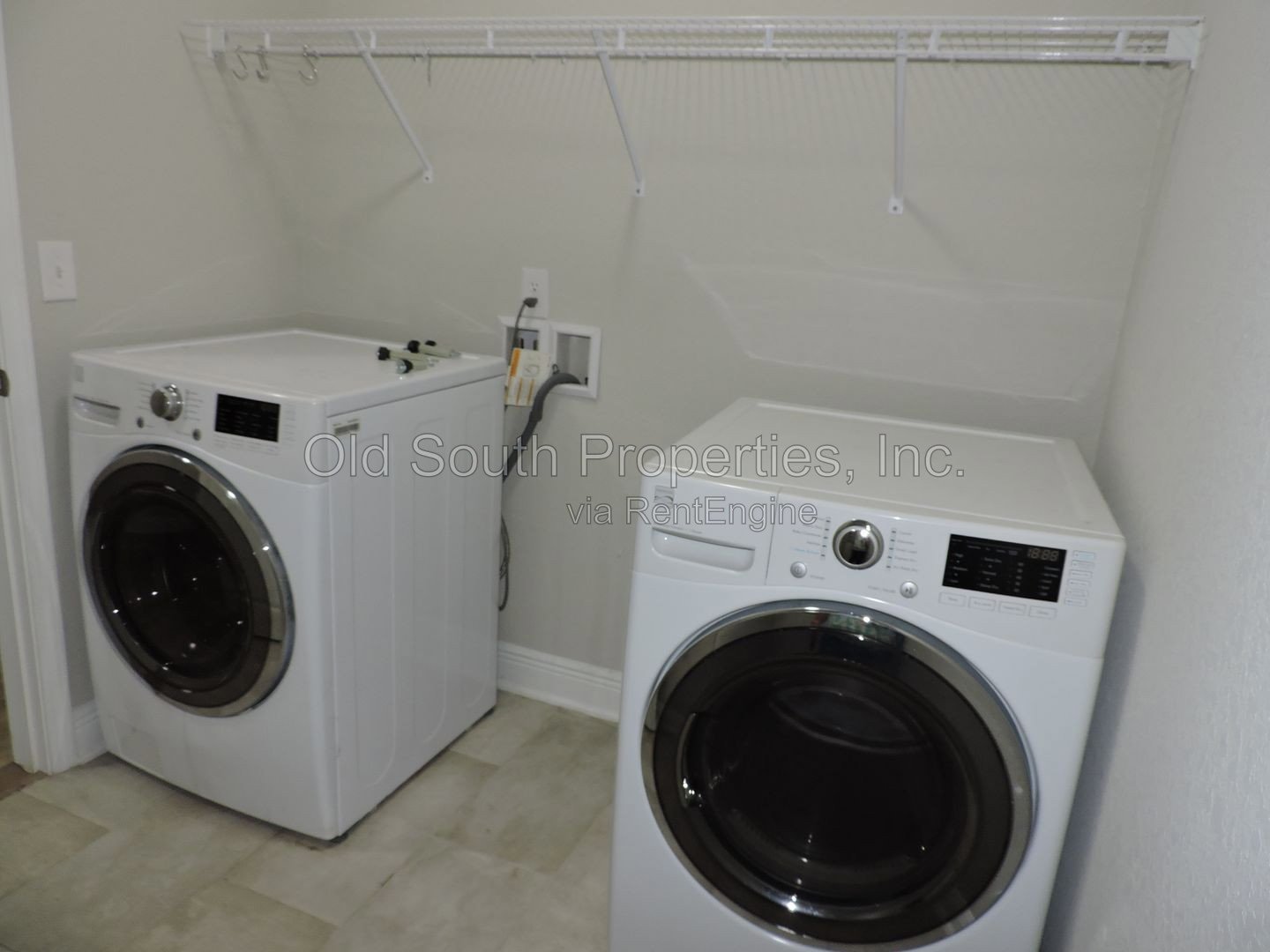 Convenient to schools & shopping! property image