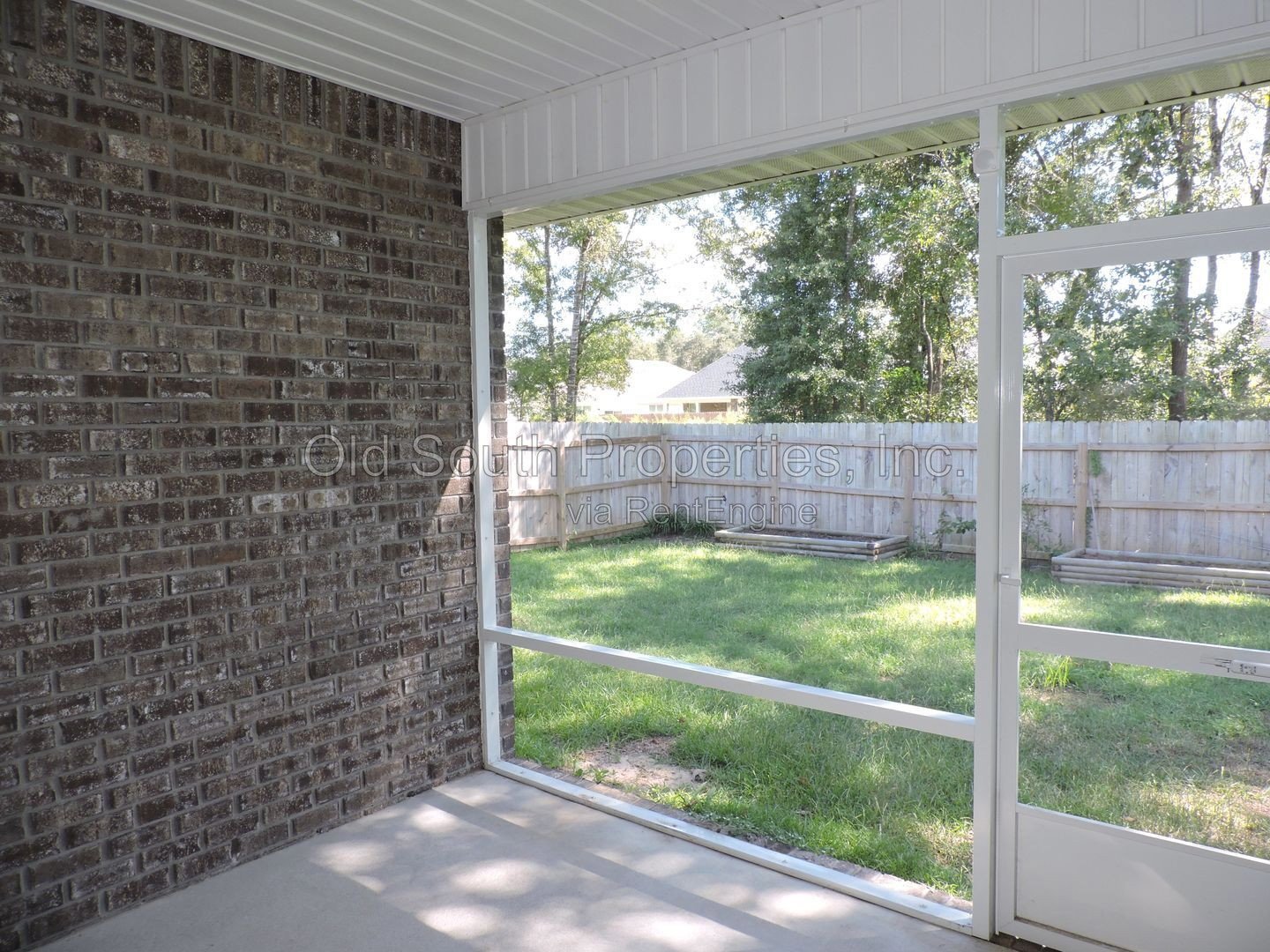 Convenient to schools & shopping! property image