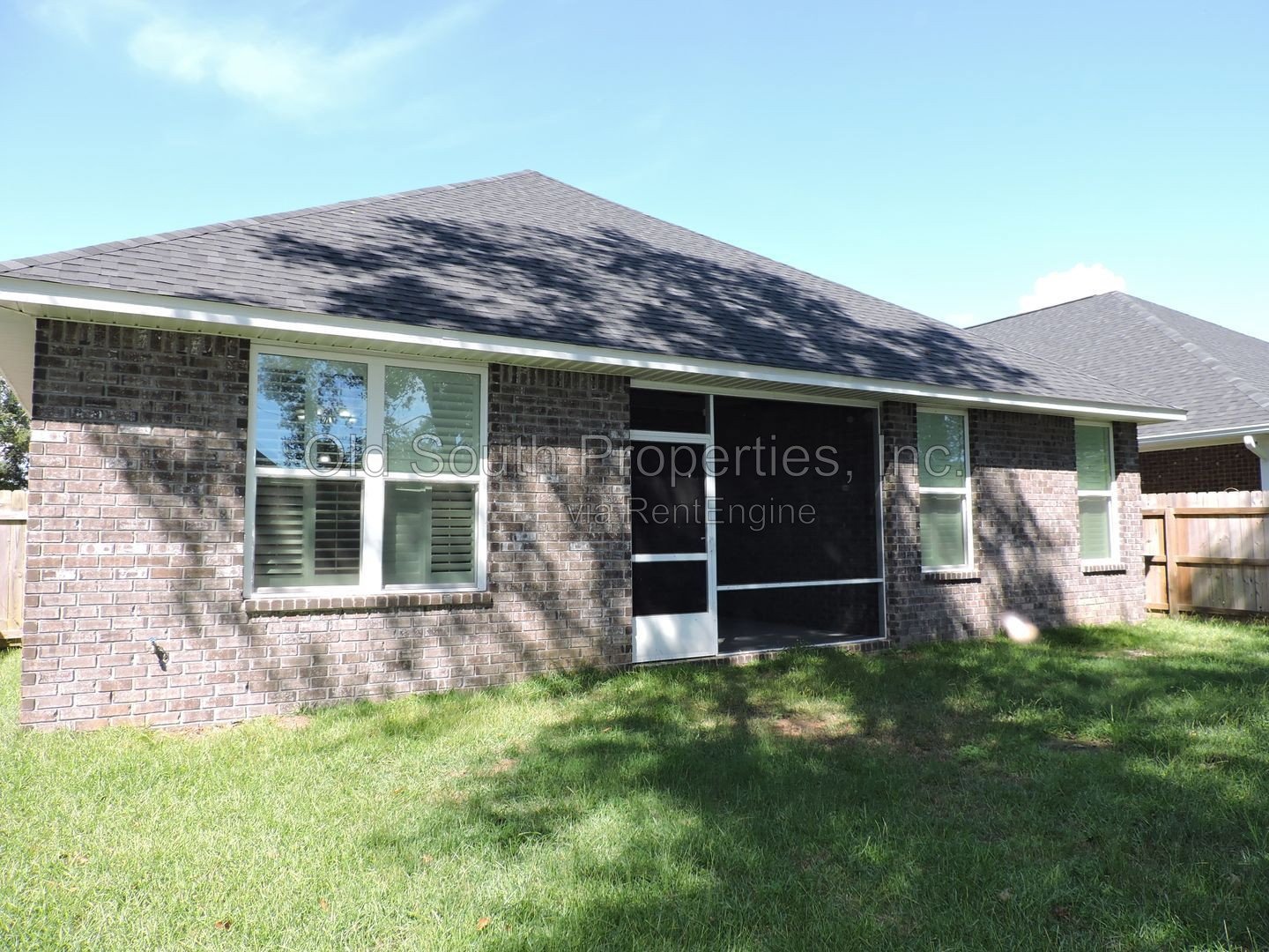 Convenient to schools & shopping! property image