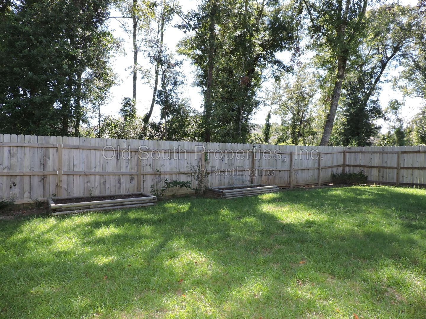 Convenient to schools & shopping! property image