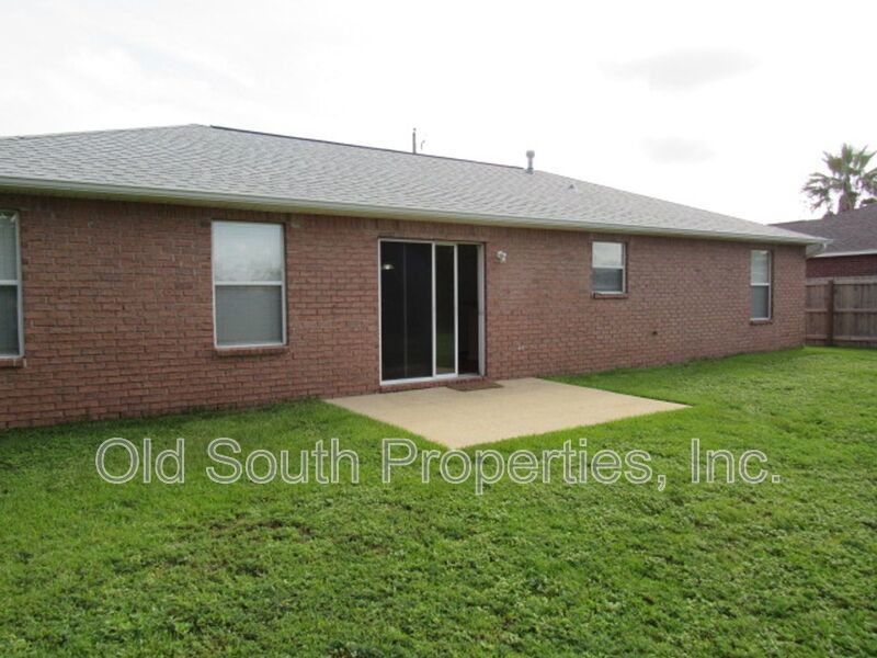 Easy access to bases & shopping! property image