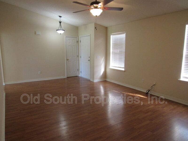 Easy access to bases & shopping! property image