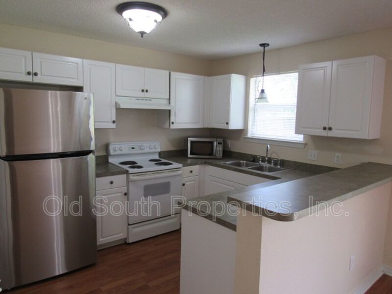 Easy access to bases & shopping! property image