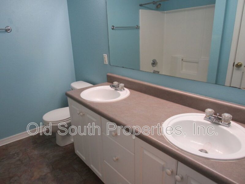 Easy access to bases & shopping! property image