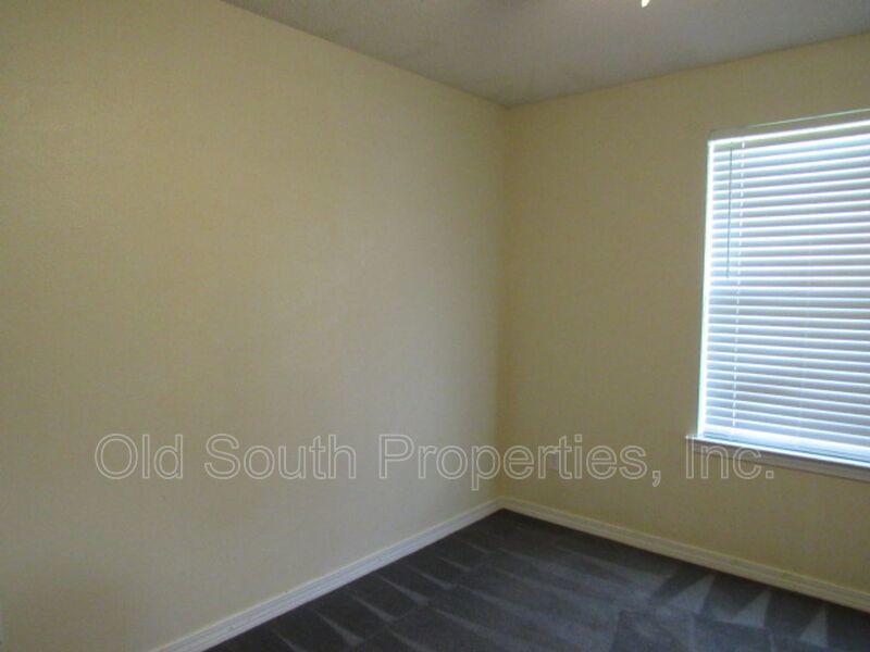 Easy access to bases & shopping! property image