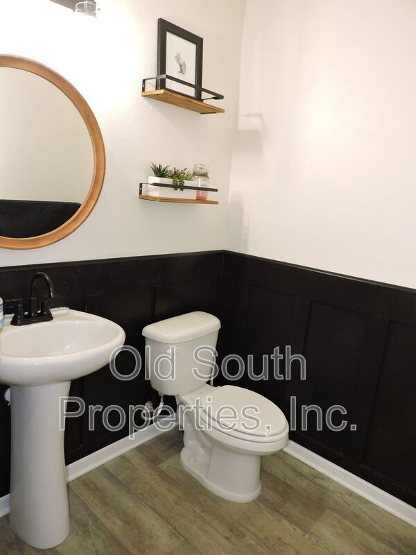 Easy access to Navy Federal complex, shopping & interstate. property image