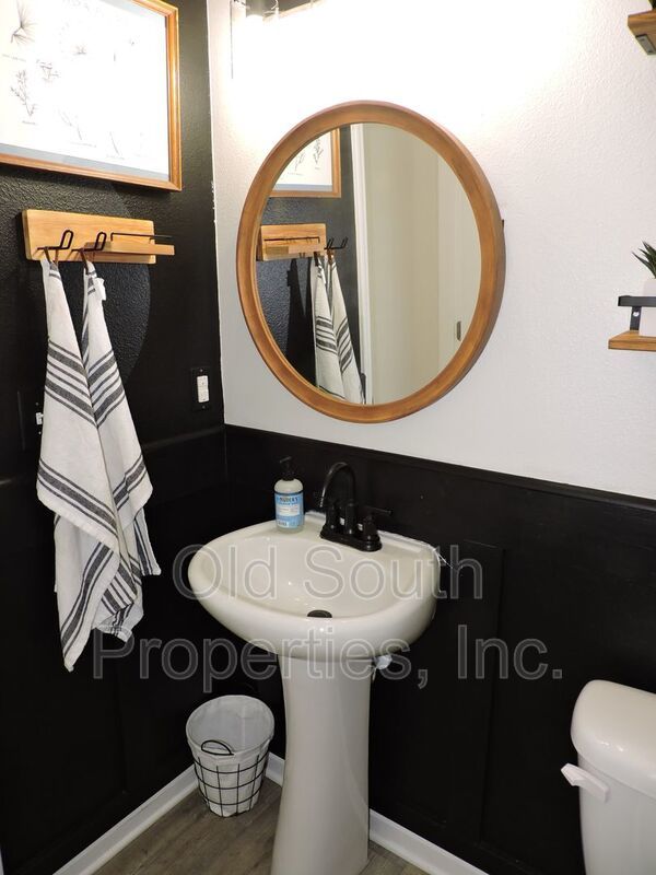 Easy access to Navy Federal complex, shopping & interstate. property image