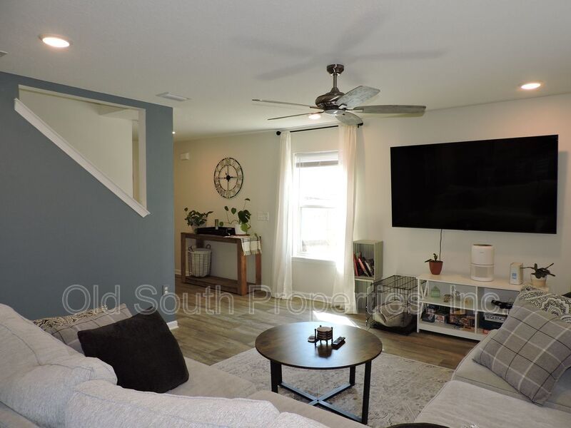 Easy access to Navy Federal complex, shopping & interstate. property image