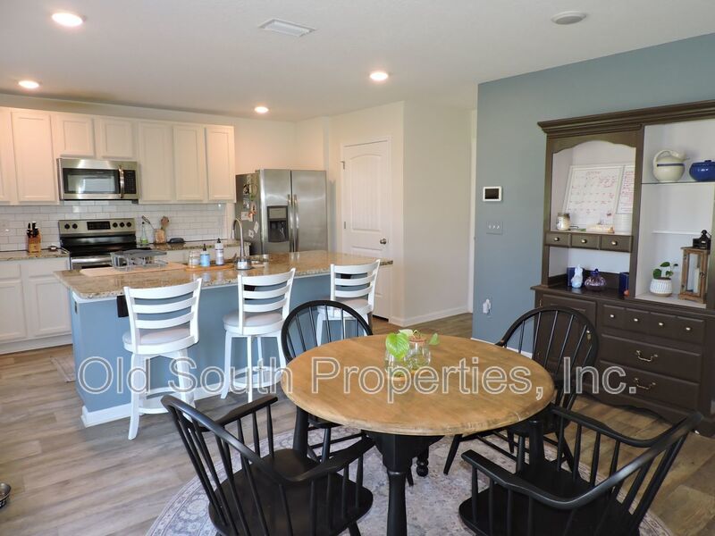 Easy access to Navy Federal complex, shopping & interstate. property image