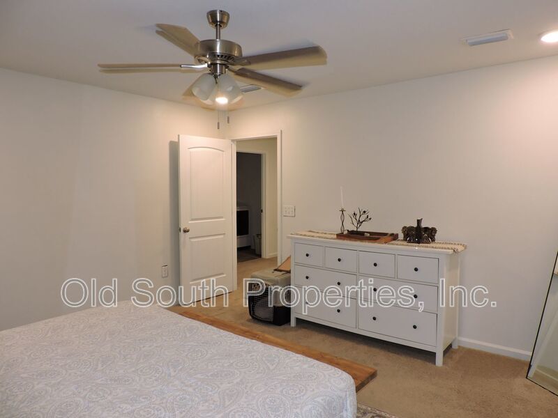 Easy access to Navy Federal complex, shopping & interstate. property image