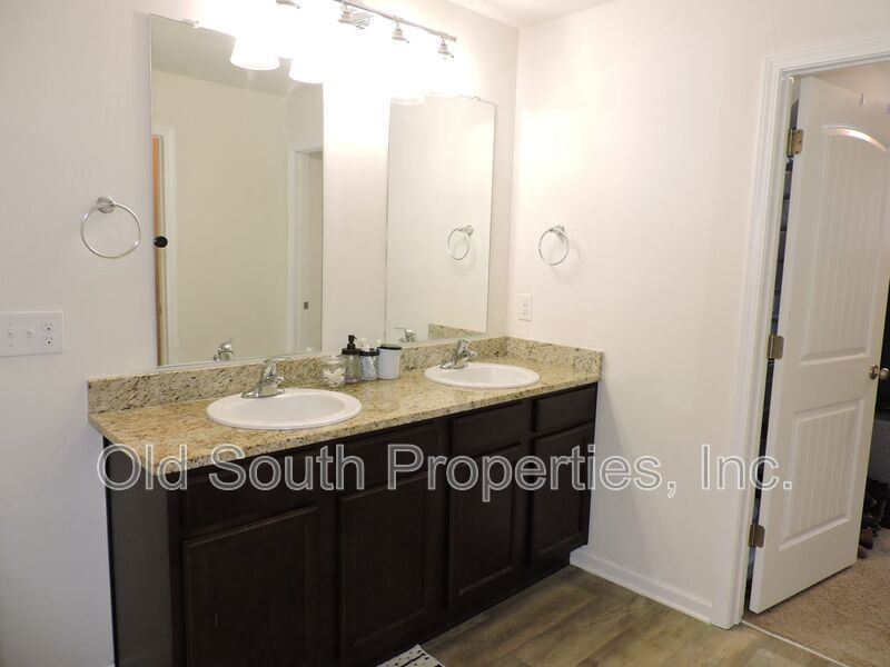 Easy access to Navy Federal complex, shopping & interstate. property image