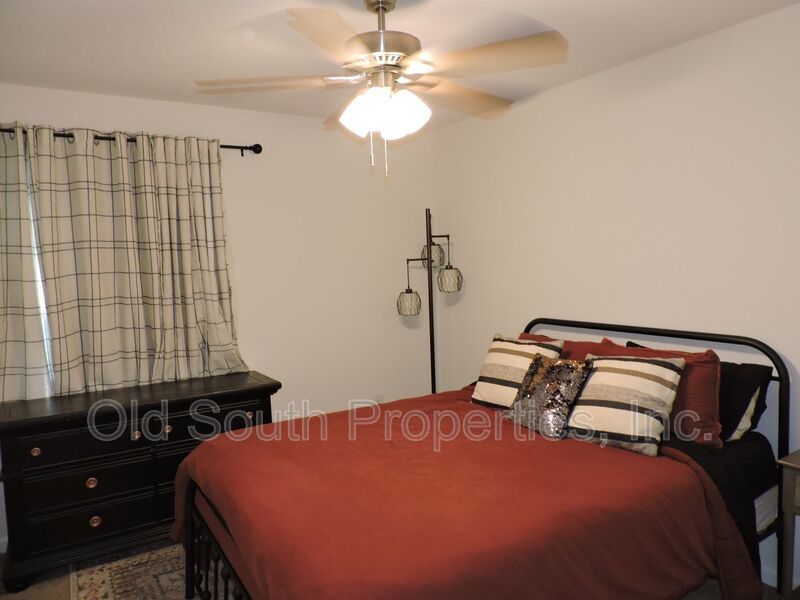 Easy access to Navy Federal complex, shopping & interstate. property image