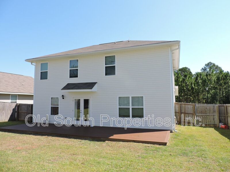 Easy access to Navy Federal complex, shopping & interstate. property image