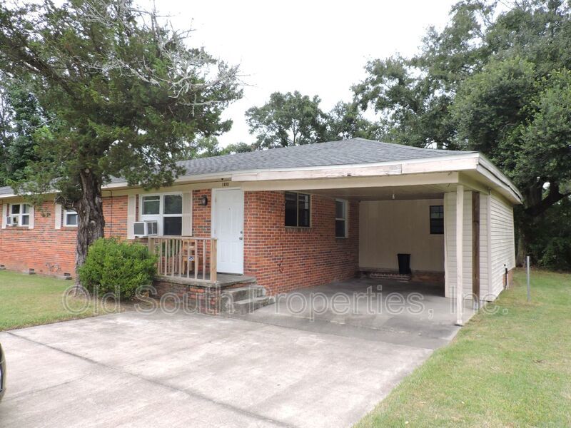 Brick duplex - easy access to NAS & Corry! property image