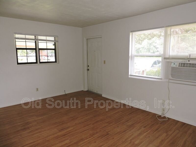 Brick duplex - easy access to NAS & Corry! property image