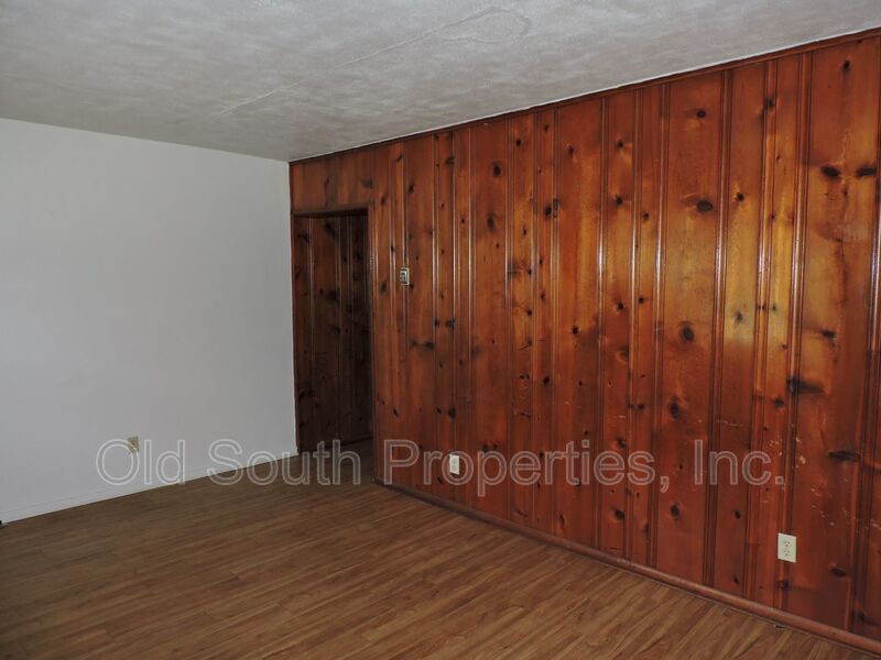 Brick duplex - easy access to NAS & Corry! property image