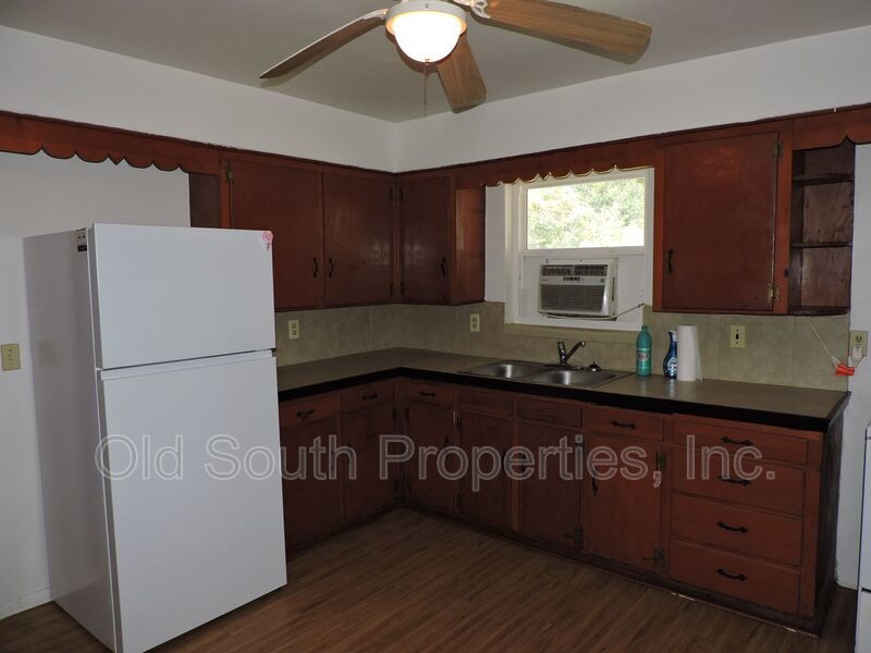 Brick duplex - easy access to NAS & Corry! property image