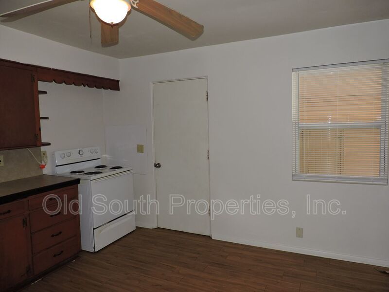 Brick duplex - easy access to NAS & Corry! property image