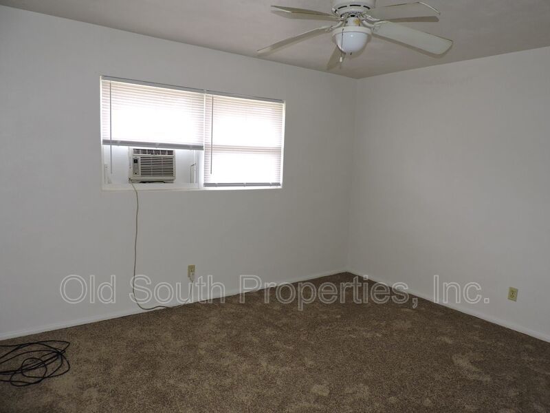 Brick duplex - easy access to NAS & Corry! property image