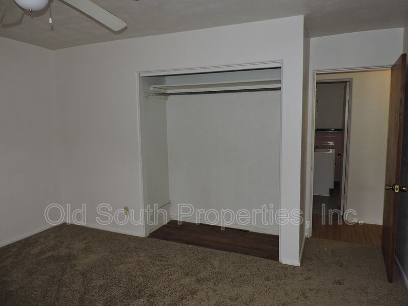 Brick duplex - easy access to NAS & Corry! property image