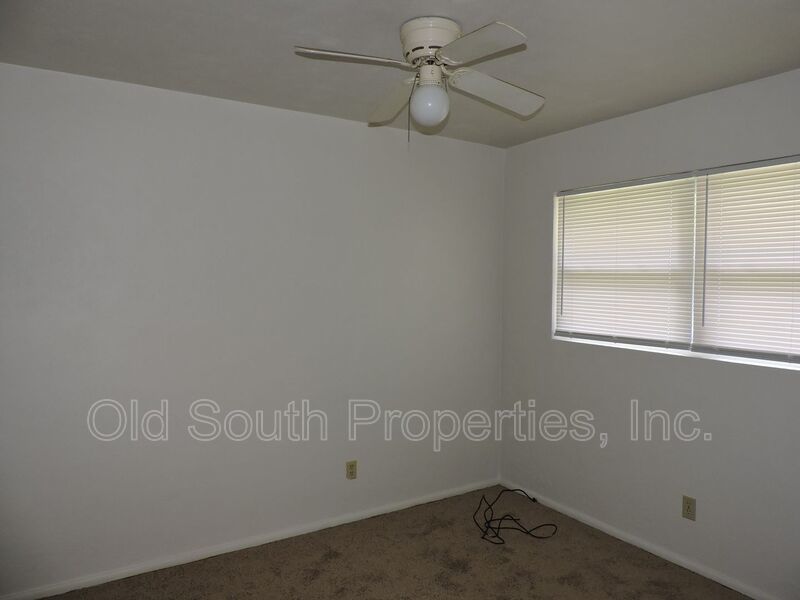 Brick duplex - easy access to NAS & Corry! property image