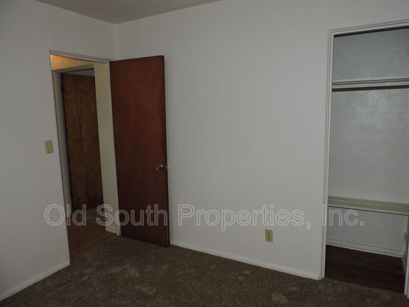 Brick duplex - easy access to NAS & Corry! property image