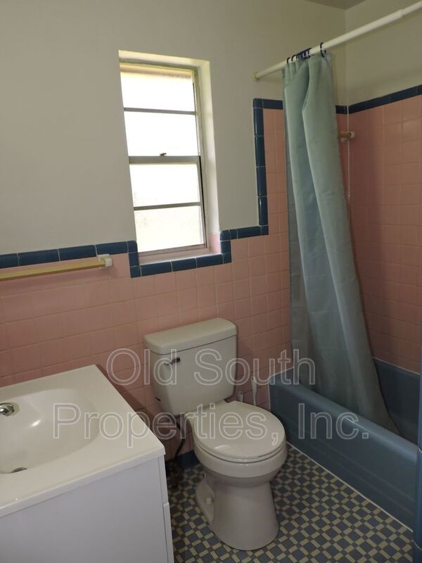 Brick duplex - easy access to NAS & Corry! property image