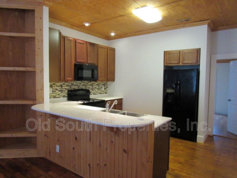 Cute downtown cottage! property image