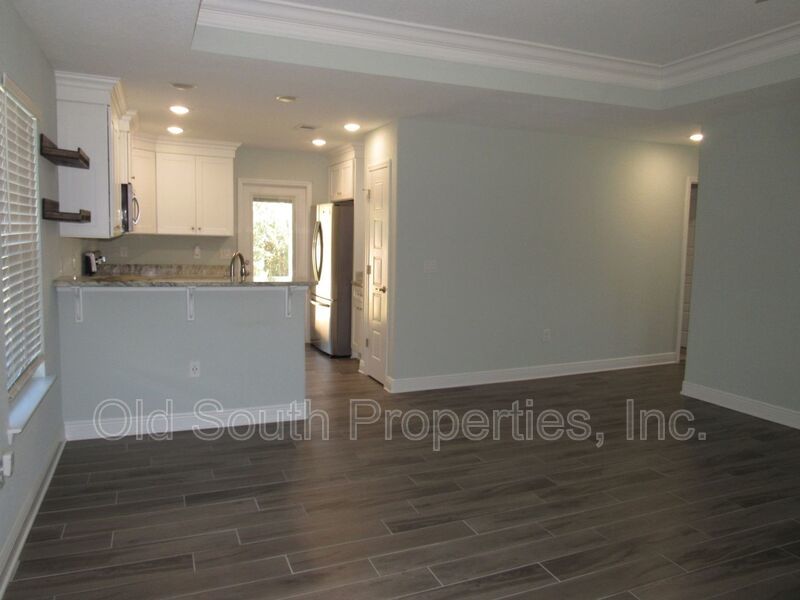 Convenient to I-10 & shopping! property image