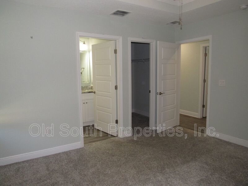 Convenient to I-10 & shopping! property image