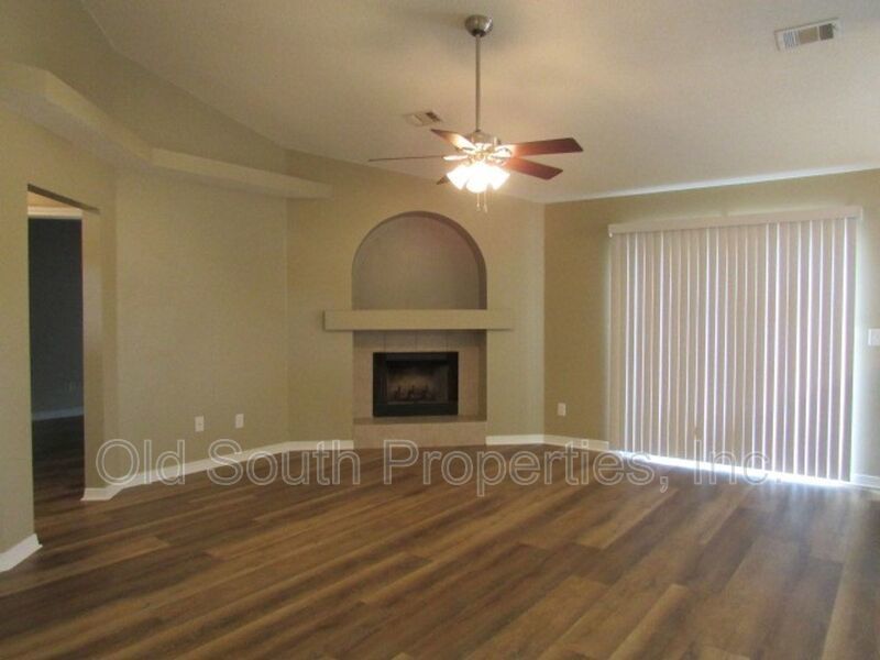 Easy access to Pensacola NAS & Perdido Key! property image