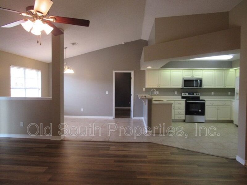 Easy access to Pensacola NAS & Perdido Key! property image