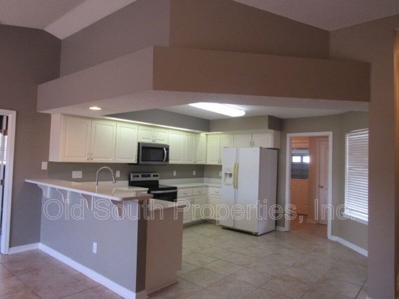 Easy access to Pensacola NAS & Perdido Key! property image