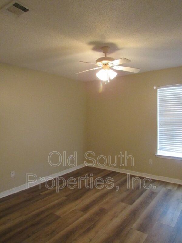 Easy access to Pensacola NAS & Perdido Key! property image