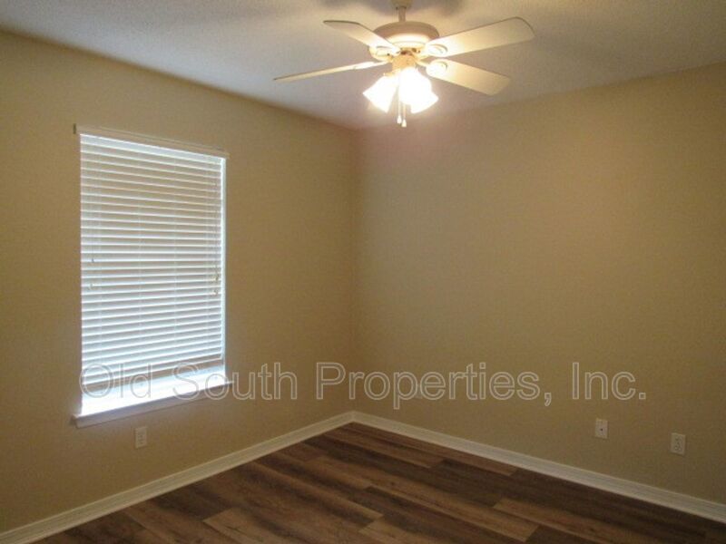 Easy access to Pensacola NAS & Perdido Key! property image