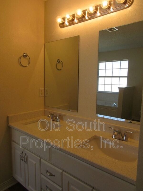 Easy access to Pensacola NAS & Perdido Key! property image