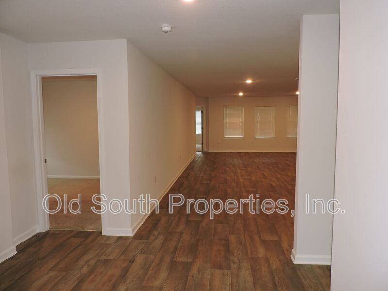 Convenient to I-10, shopping & Navy Federal complex! property image