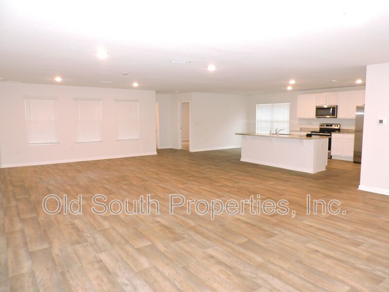 Convenient to I-10, shopping & Navy Federal complex! property image